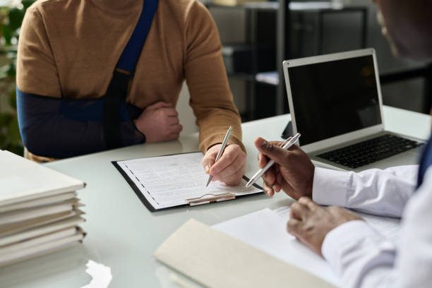 Common Mistakes to Avoid When Hiring an Injury Lawyer 2025